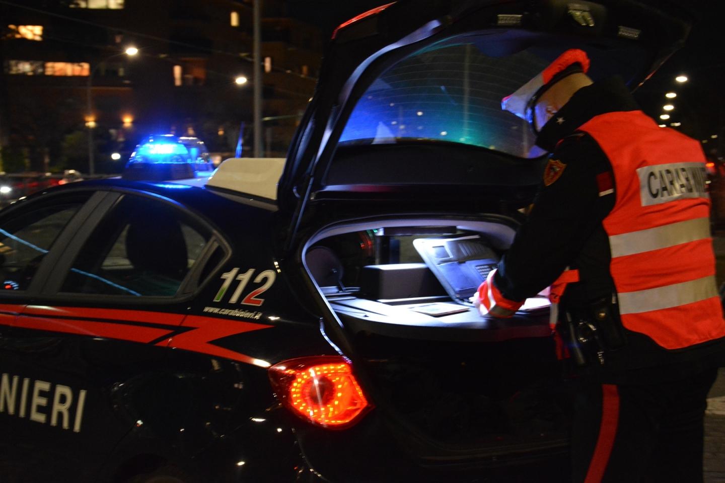 Notte di violenza in Versilia: ragazza aggredita dal fidanzato, poi una rissa in discoteca Notte di violenza in Versilia: ragazza aggredita dal fidanzato, poi una rissa in discoteca
