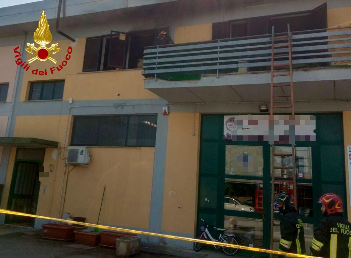 Appartamento a fuoco, accertamenti sulle cause Appartamento a fuoco, accertamenti sulle cause