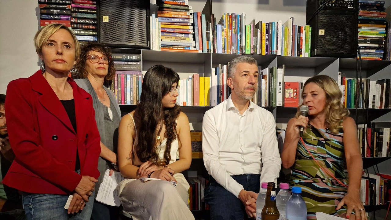 La città ha accolto con calore il padre di Giulia Cecchettin e il suo libro "Serve pensare a un’alleanza e non a una sfida, a un percorso comune" .