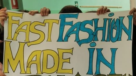 Le produzioni a basso costo sfruttano il lavoro