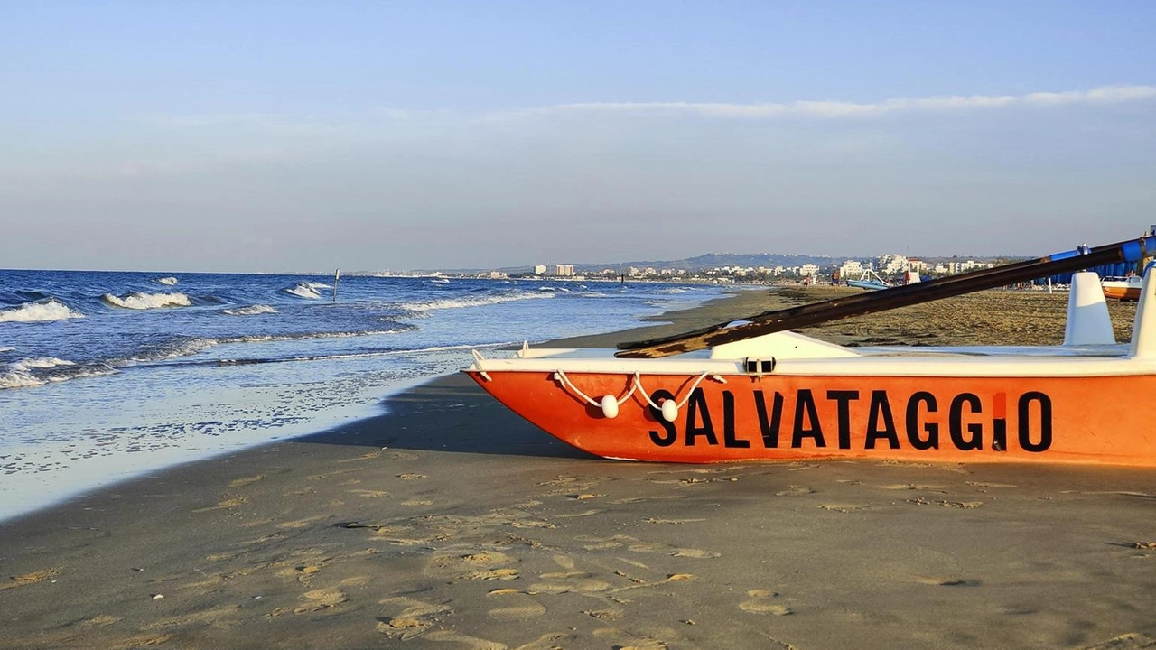 Un giovane di origine magrebina annega nel tentativo di salvare due persone in mare a Lido Estensi. Un giovane di origine magrebina annega nel tentativo di salvare due persone in mare a Lido Estensi.