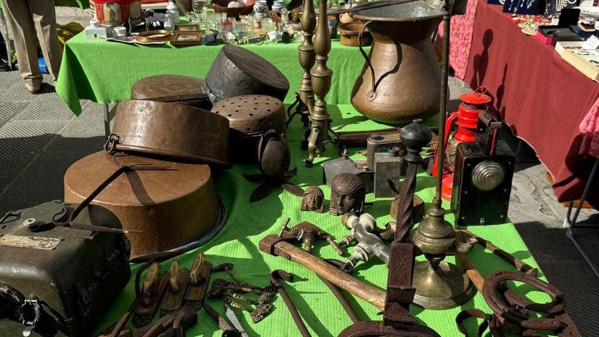 La mostra-mercato "AnticaMente" torna alle origini a Todi, spostandosi a Ponterio dopo la sospensione. Decine di espositori confermati da tutta la regione. La mostra-mercato "AnticaMente" torna alle origini a Todi, spostandosi a Ponterio dopo la sospensione. Decine di espositori confermati da tutta la regione.