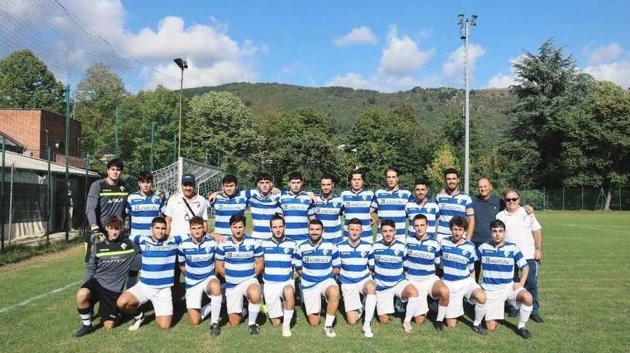 La rosa del. Prato Sport, militante in Terza Categoria, schierata per la foto di rito di inizio stagione La rosa del. Prato Sport, militante in Terza Categoria, schierata per la foto di rito di inizio stagione