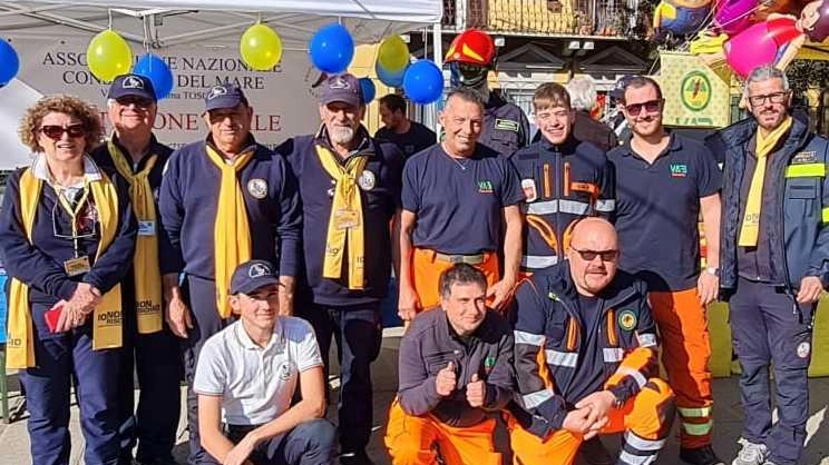 Il team dei volontari del Consolato del mare che conla Vab nello scorso fine settimana sono stati in piazza Gramsci per dimostrazioni e per una campagna di sensbilizzazione sulla prevenzione e sulla solidarietà Il team dei volontari del Consolato del mare che conla Vab nello scorso fine settimana sono stati in piazza Gramsci per dimostrazioni e per una campagna di sensbilizzazione sulla prevenzione e sulla solidarietà