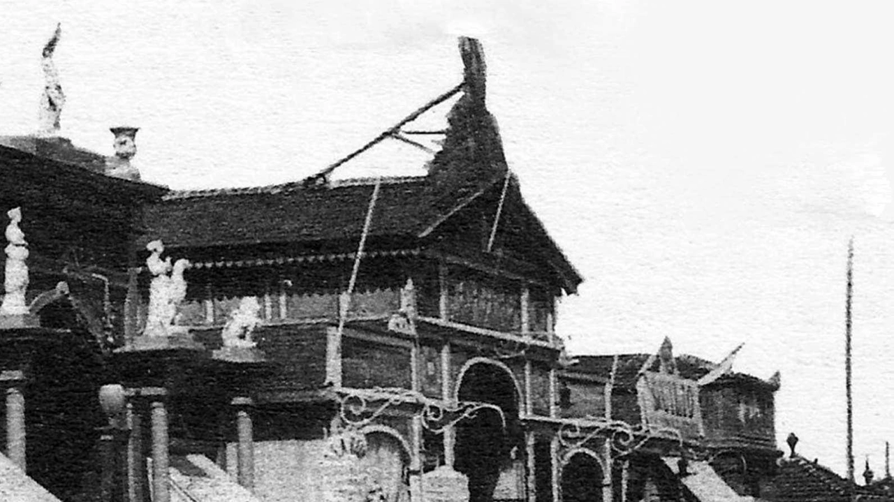 Uno scorcio della Paseggiata di inizio Novecento con il Margherita prima che venisse distrutto da un incendio Uno scorcio della Paseggiata di inizio Novecento con il Margherita prima che venisse distrutto da un incendio