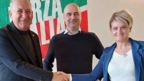 Da sinistra il segretario provinciale Carlo Bigongiari, il vice sindaco di Forte Andrea Mazzoni e la riconfermata segretaria comunale Irene Nardini Da sinistra il segretario provinciale Carlo Bigongiari, il vice sindaco di Forte Andrea Mazzoni e la riconfermata segretaria comunale Irene Nardini