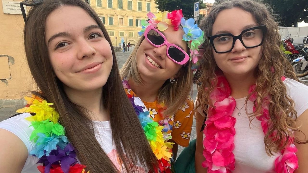 Ecco cosa ci hanno detto gli studenti dell’ultimo anno delle superiori. Anche per loro ieri c’è stato il suono dell’ultima campanella. Paura per l’esame di Stato ma tante aspettative per il prossimo futuro. Ecco cosa ci hanno detto gli studenti dell’ultimo anno delle superiori. Anche per loro ieri c’è stato il suono dell’ultima campanella. Paura per l’esame di Stato ma tante aspettative per il prossimo futuro.