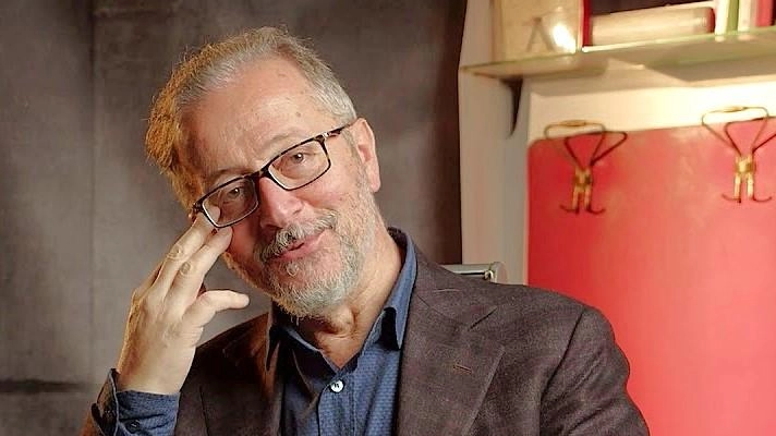 De Silva è uno dei più apprezzati scrittori italiani contemporanei De Silva è uno dei più apprezzati scrittori italiani contemporanei