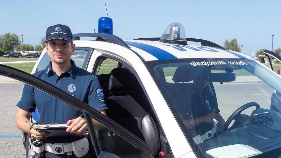 "Via Udine, degrado non tollerato". Rifiuti in strada: ditta già denunciata
