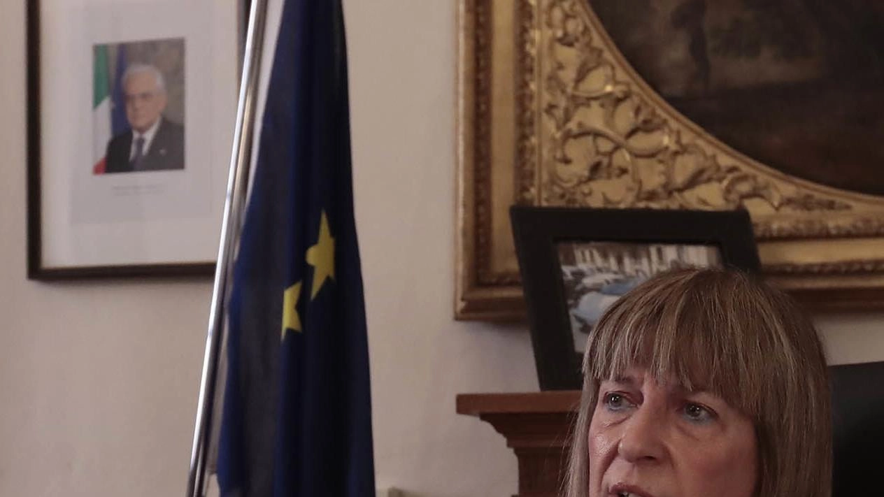 Il prefetto Matilde Pirrera ha incontrato ieri. i volontari che si occupano dei migranti Il prefetto Matilde Pirrera ha incontrato ieri. i volontari che si occupano dei migranti