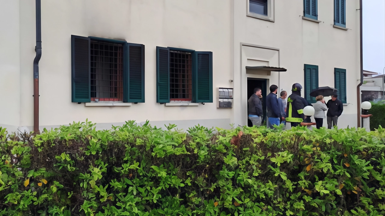 L’appartamento in piazza della Costituzione dove si è sviluppato un principio di incendio forse causato da un elettrodomestico