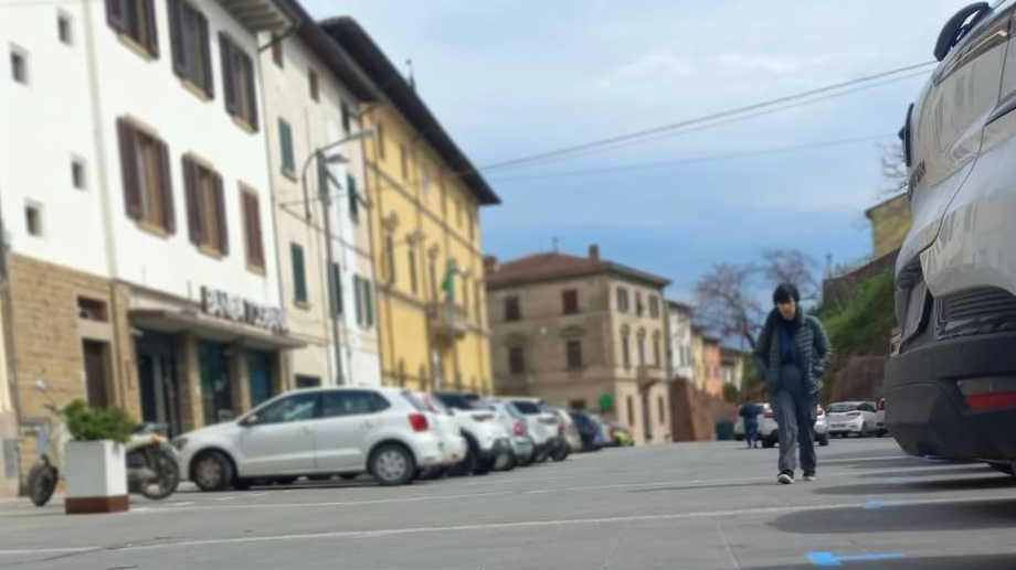 Piazza della Vittoria a Santa Maria a Monte, di recente ristrutturata. Nel borgo sono ancora in corso i lavori sul retro del palazzo comunale