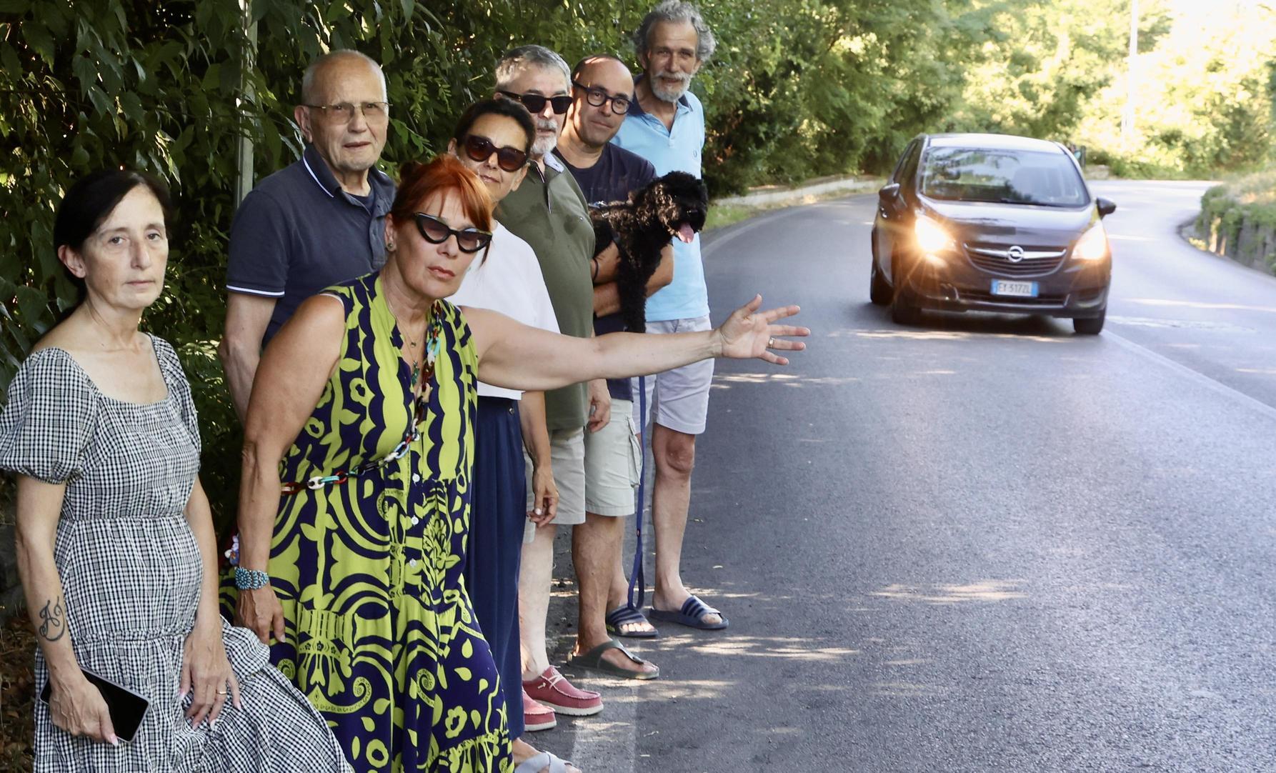 Il borgo isolato alla Certosa, petizione di 200 firme. I residenti: "Dateci un collegamento con il Galluzzo" Il borgo isolato alla Certosa, petizione di 200 firme. I residenti: "Dateci un collegamento con il Galluzzo"