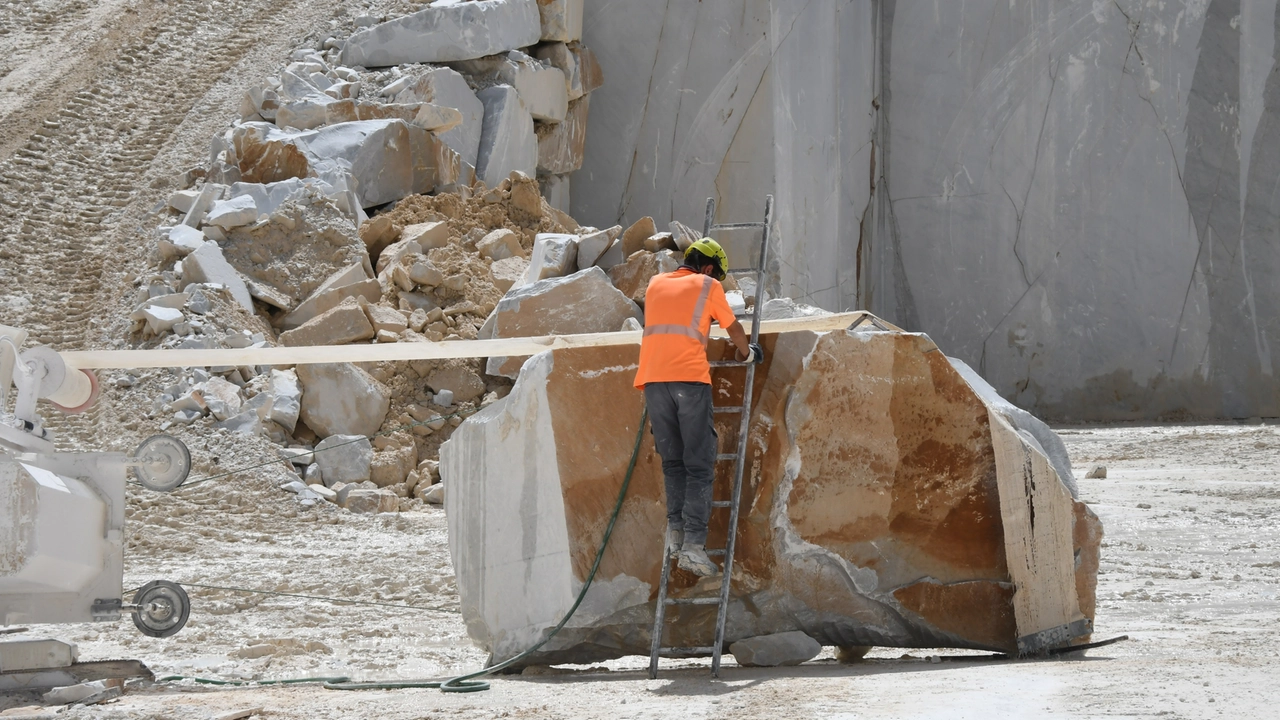 Multe alle cave per la violazione della legge regionale 35 in materia ambientale (Foto di repertorio)