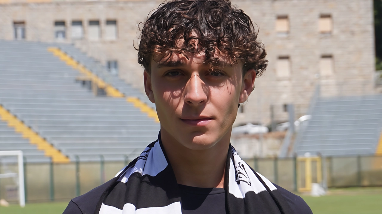 Il primo under annunciato dal Siena porta il nome di Matteo Masini (foto). Il classe 2005, ruolo centrocampista, nonostante... Il primo under annunciato dal Siena porta il nome di Matteo Masini (foto). Il classe 2005, ruolo centrocampista, nonostante...