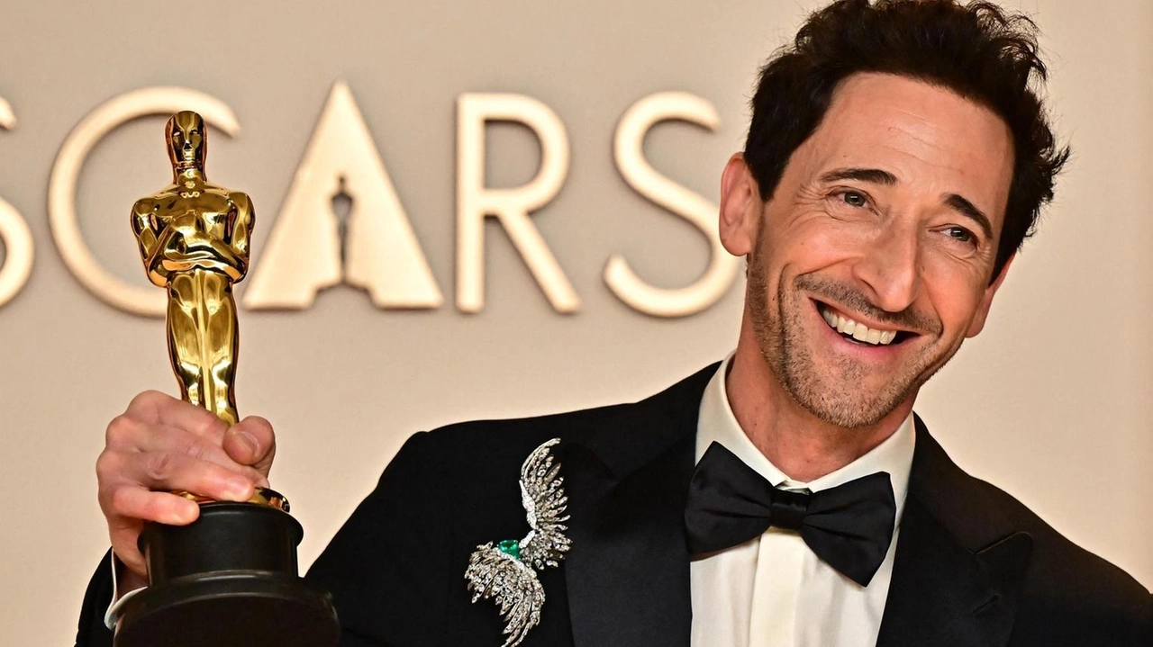 Adrien Brody ha vinto l’Oscar come miglior attore protagonista. Il film The brutalist, girato anche in città e alle cave,. si è aggiudicato la statuetta anche. per la colonna sonora e la fotografia Adrien Brody ha vinto l’Oscar come miglior attore protagonista. Il film The brutalist, girato anche in città e alle cave,. si è aggiudicato la statuetta anche. per la colonna sonora e la fotografia