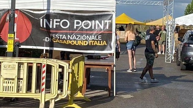 A Grosseto si tiene la festa nazionale di CasaPound, con polemiche e contestazioni. Duemila persone attese per quattro giorni di eventi culturali. In risposta, la Grande Alleanza Antifascista organizza "Agitiamoci" in città. A Grosseto si tiene la festa nazionale di CasaPound, con polemiche e contestazioni. Duemila persone attese per quattro giorni di eventi culturali. In risposta, la Grande Alleanza Antifascista organizza "Agitiamoci" in città.