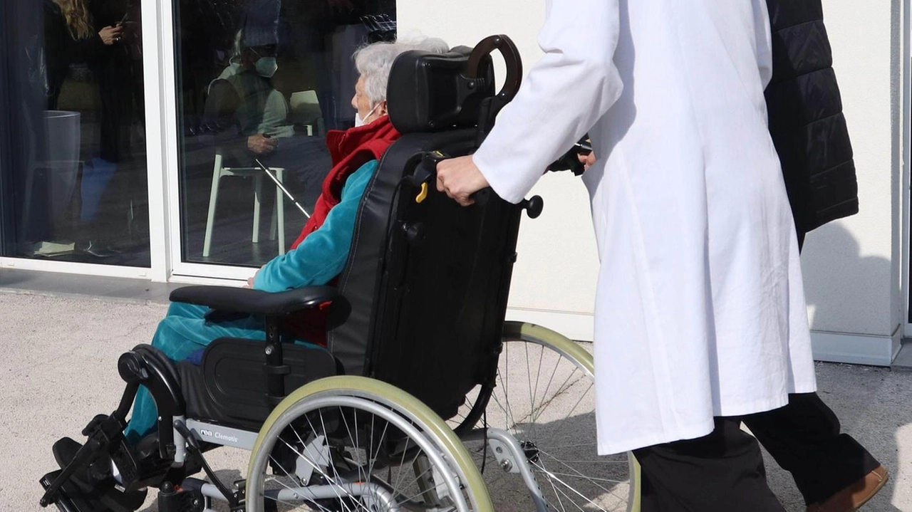 Accolta la richiesta dei familiari di una donna affetta ad gravi patologie e ospite in una Rsa. L’Ente dovrà rimborsare più di 100mila euro.