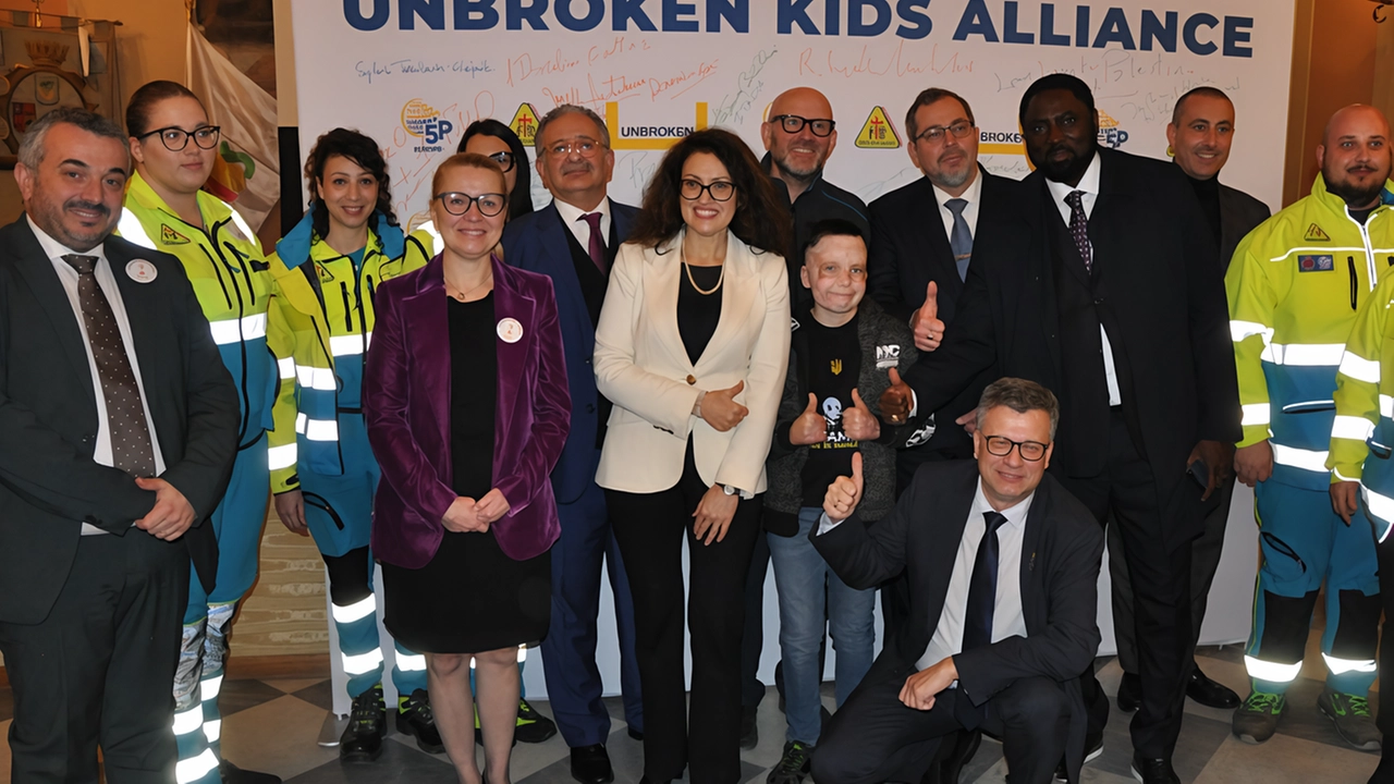 AREZZO Domenico Giani e le Misericordie d’Italia in prima linea per i bambini vittime della guerra con la "Unbroken Kids... AREZZO Domenico Giani e le Misericordie d’Italia in prima linea per i bambini vittime della guerra con la "Unbroken Kids...