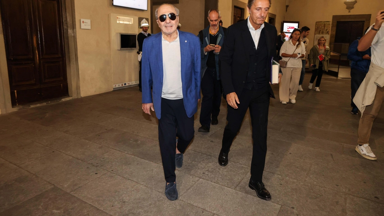 Il patron della Fiorentina Rocco Commisso e il direttore generale Alessandro Ferrari ieri in Palazzo Vecchio Il patron della Fiorentina Rocco Commisso e il direttore generale Alessandro Ferrari ieri in Palazzo Vecchio