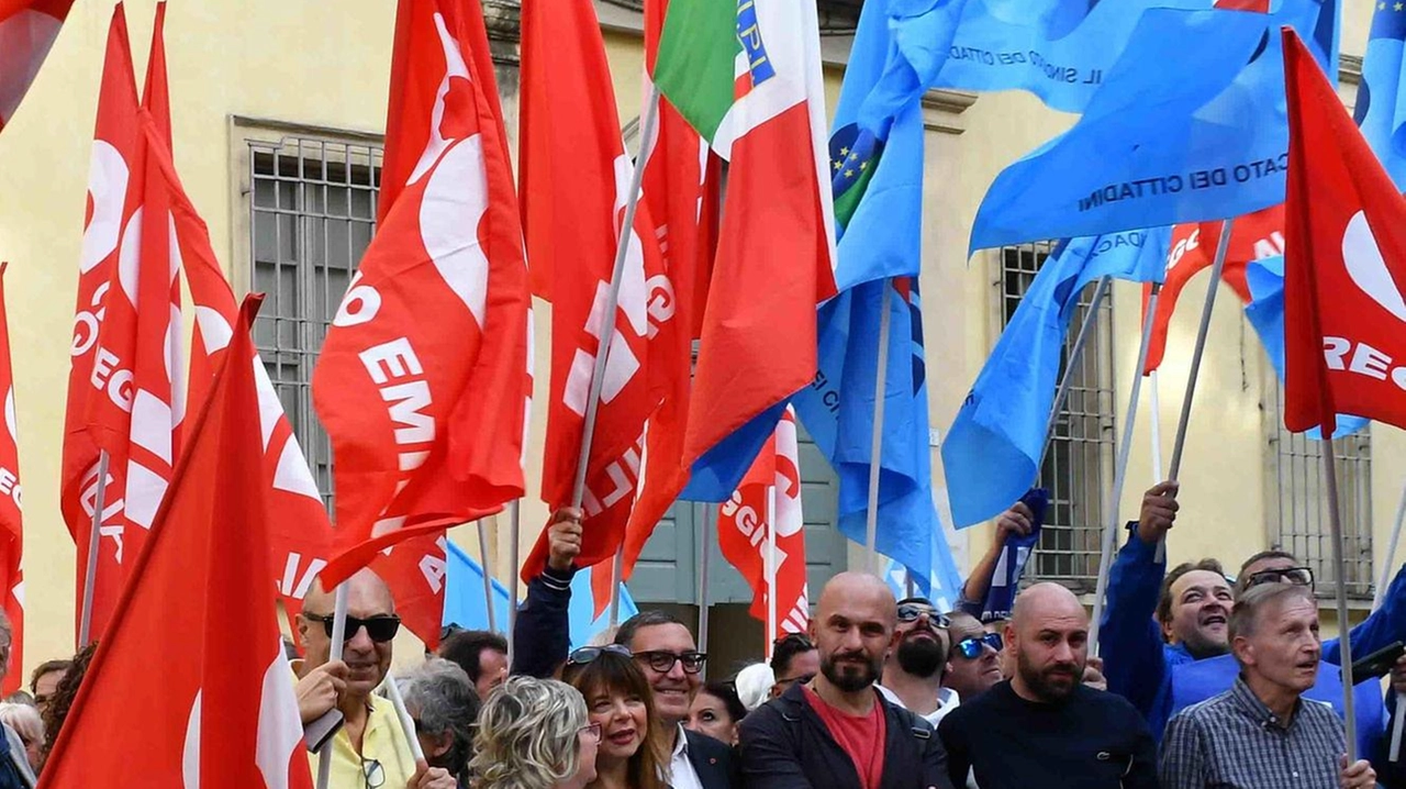 Sciopero 29 novembre, treni e taxi regolari. Stop agli autobus dalle 9 alle 13 Sciopero 29 novembre, treni e taxi regolari. Stop agli autobus dalle 9 alle 13