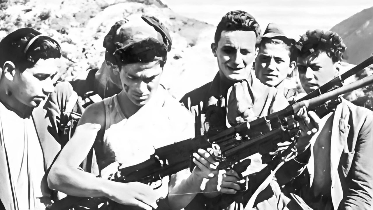 Un gruppo di partigiani sui nostri Appennini Un gruppo di partigiani sui nostri Appennini