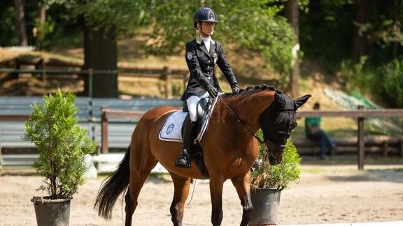 Sara Morganti, 48 anni compiuti, a cavallo Sara Morganti, 48 anni compiuti, a cavallo