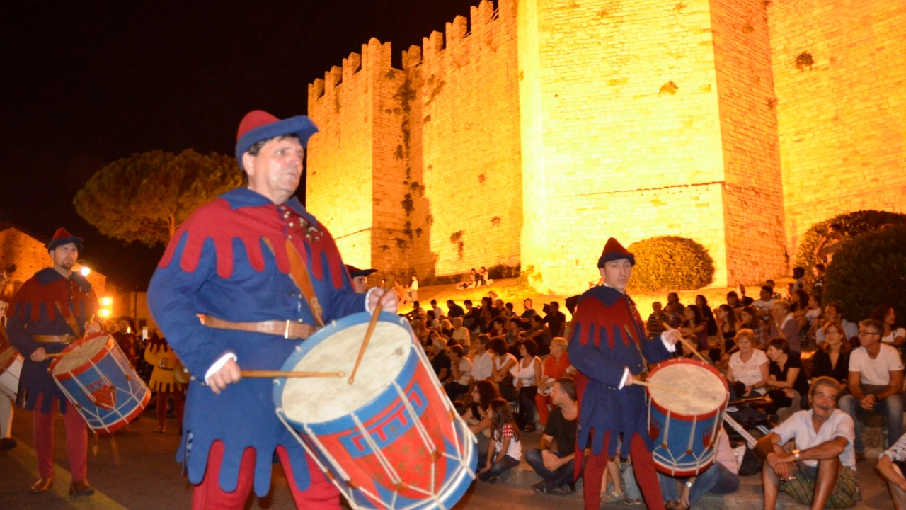 Prato, corteggio storico serale (foto Attalmi) Prato, corteggio storico serale (foto Attalmi)