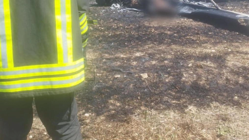 Due vittime in un incidente aereo a Terni: ultraleggero si schianta subito dopo il decollo, prende fuoco e brucia le vittime. Indagini in corso su possibili guasti al motore. Due vittime in un incidente aereo a Terni: ultraleggero si schianta subito dopo il decollo, prende fuoco e brucia le vittime. Indagini in corso su possibili guasti al motore.