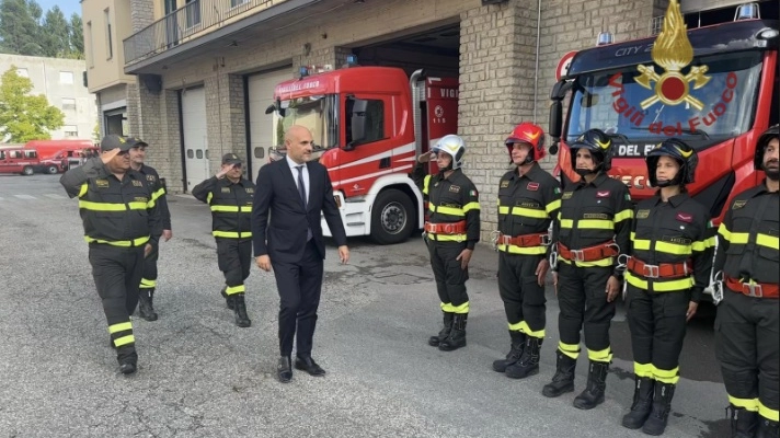 La visita di Prisco alla caserma ei vigili del fuoco di Arezzo