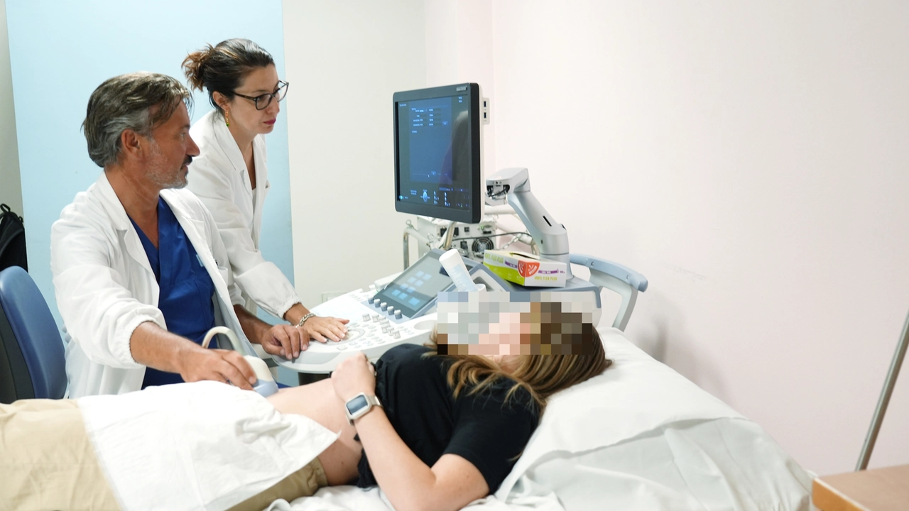 Una paziente durante un’ecografia in ambulatorio (foto d’archivio) Una paziente durante un’ecografia in ambulatorio (foto d’archivio)