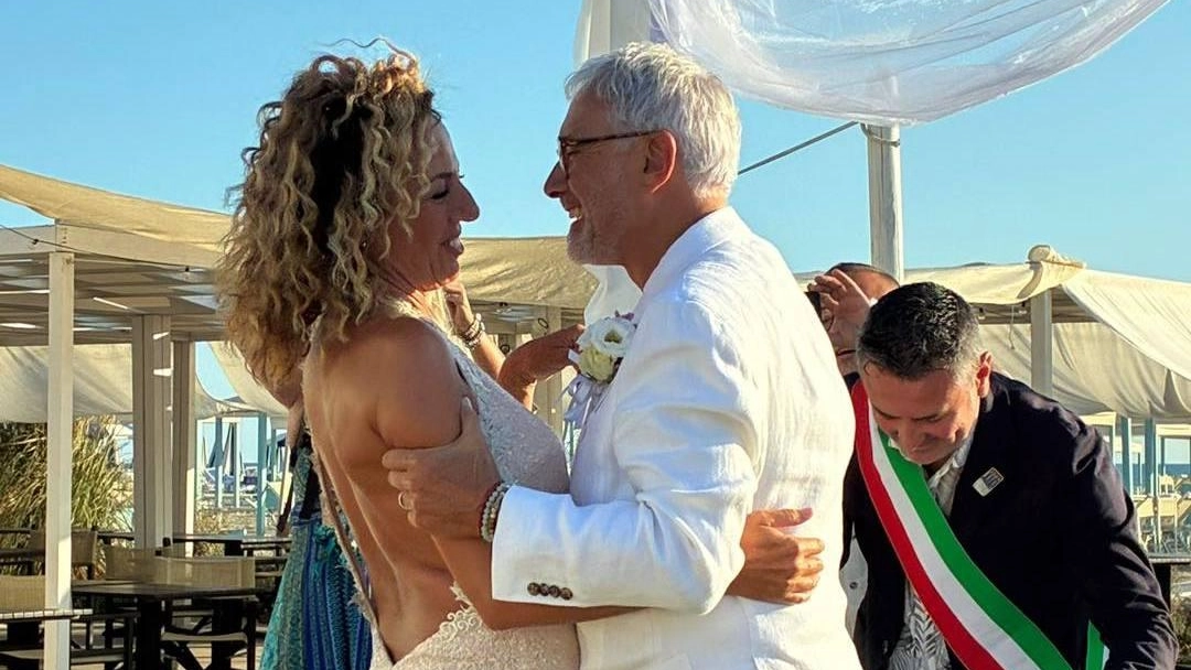 Festa in casa Zenith Prato per il matrimonio di mister Simone Settesoldi con la compagna, la signora. Pamela Festa in casa Zenith Prato per il matrimonio di mister Simone Settesoldi con la compagna, la signora. Pamela