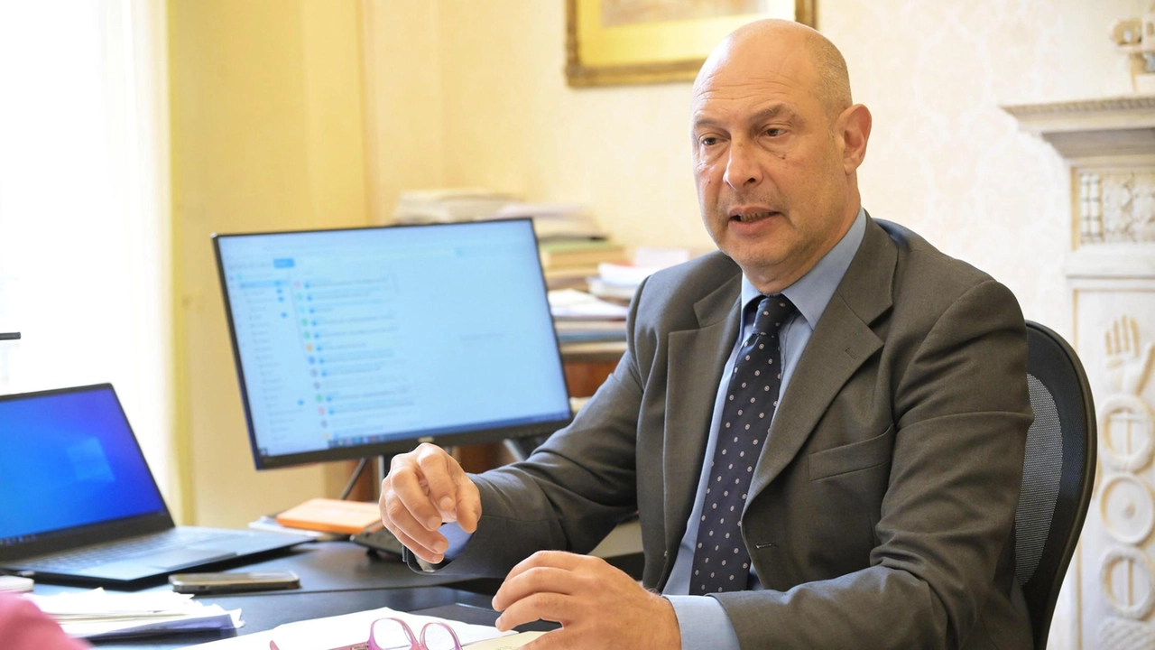 L’assessore Giovanni Minniti: “Confermiamo la vendita della Rsa di Monte San Quirico che non regge più. La scelta è il Campo di Marte. E’ una questione senza colore politico, ma le minoranze non lo capiscono“ . L’assessore Giovanni Minniti: “Confermiamo la vendita della Rsa di Monte San Quirico che non regge più. La scelta è il Campo di Marte. E’ una questione senza colore politico, ma le minoranze non lo capiscono“ .