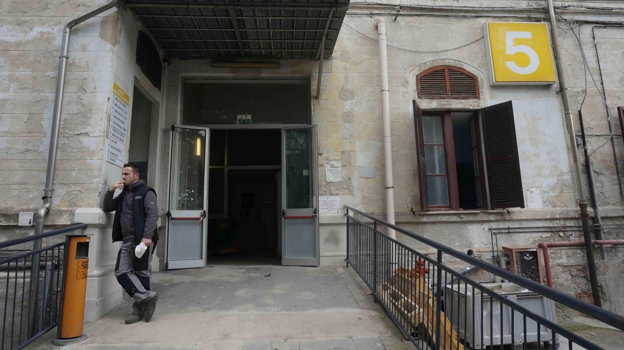 Si sono levate nuove. polemiche sulle condizioni nelle quali versano le strutture sanitarie cittadine (foto di archivio) Si sono levate nuove. polemiche sulle condizioni nelle quali versano le strutture sanitarie cittadine (foto di archivio)