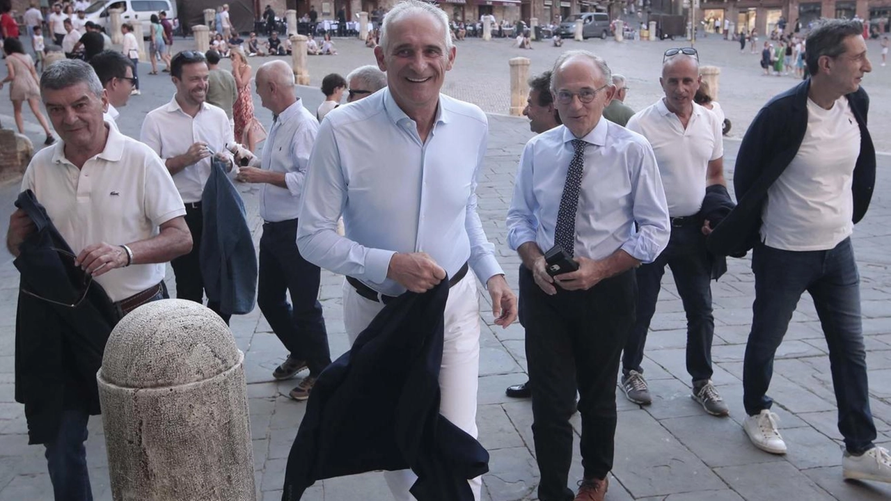 Riunione lampo con sindaco e veterinari. Diciannove della lista hanno già corso. Daniele Masala è commentatore alle Olimpiadi ma il 13 sarà a Siena. Riunione lampo con sindaco e veterinari. Diciannove della lista hanno già corso. Daniele Masala è commentatore alle Olimpiadi ma il 13 sarà a Siena.