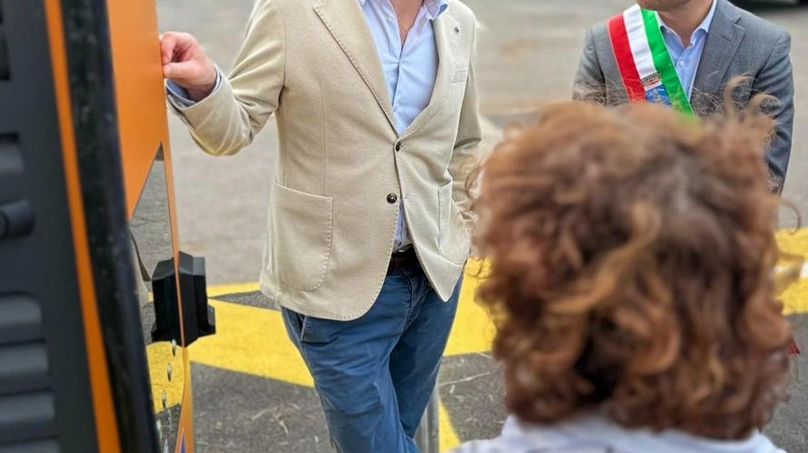 Le colonnine in via di Vacciano sono ultra-veloci: la tariffa è scontata fino al 31 maggio. Biscarini: "Un modello virtuoso". Le colonnine in via di Vacciano sono ultra-veloci: la tariffa è scontata fino al 31 maggio. Biscarini: "Un modello virtuoso".