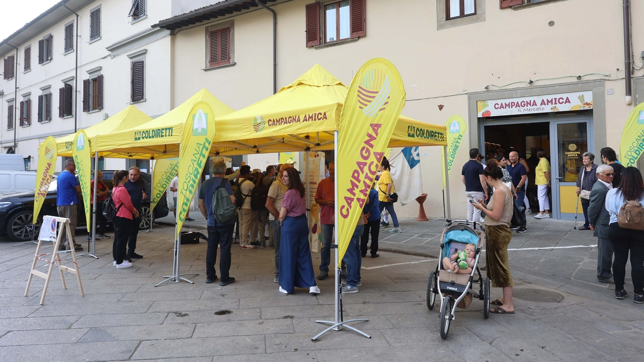 Firenze, San Frediano. Apertura del market di Coldiretti Food (Giuseppe Cabras/New Press Photo) Firenze, San Frediano. Apertura del market di Coldiretti Food (Giuseppe Cabras/New Press Photo)