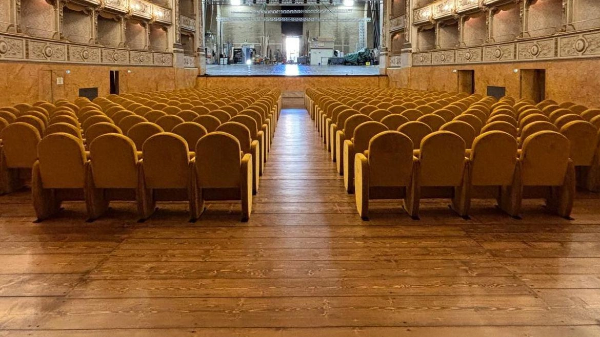 Con un investimento complessivo di 164mila euro sono state installate 354 nuove poltroncine, al posto delle vecchie ormai usurate Con un investimento complessivo di 164mila euro sono state installate 354 nuove poltroncine, al posto delle vecchie ormai usurate