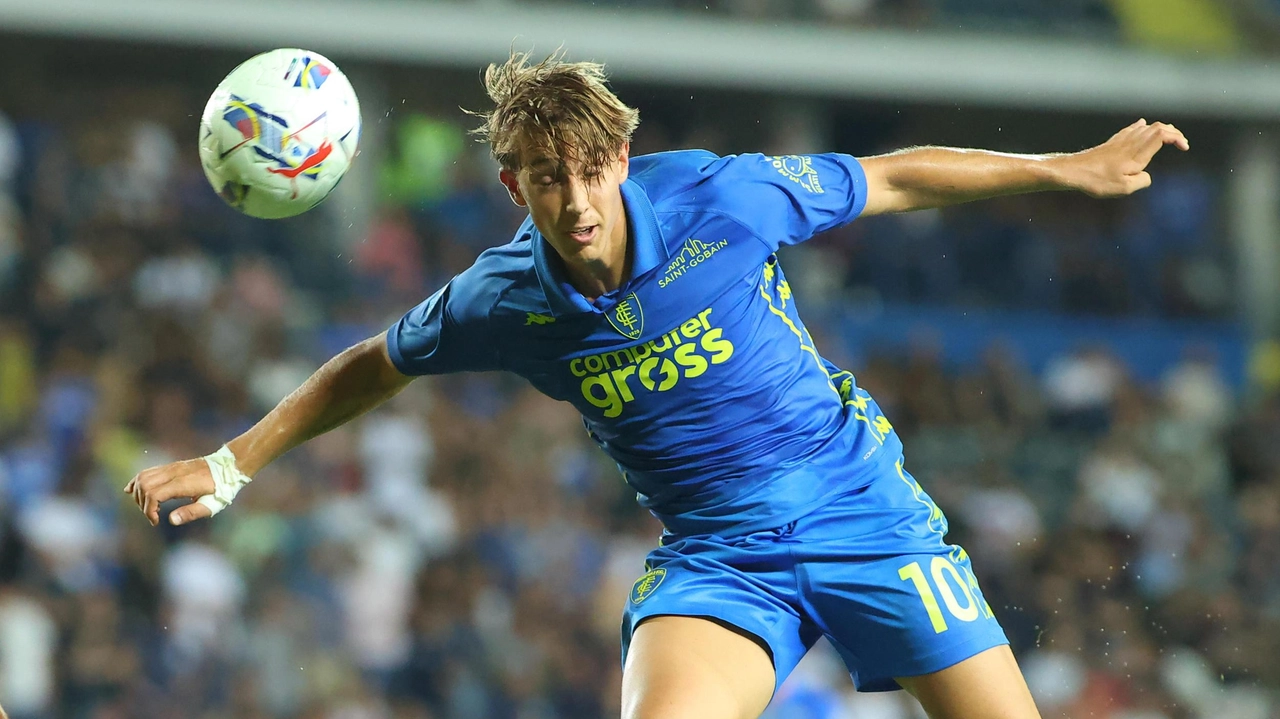 Il giovane talento Jacopo Fazzini è rientrato a Empoli per valutare l'infortunio subito con la Nazionale Under 21. La sua presenza contro la Juventus è incerta. La squadra continua ad allenarsi, con alcuni giocatori in fase di recupero. La formazione anti-Juve potrebbe includere Esposito e Solbakken sulla trequarti.