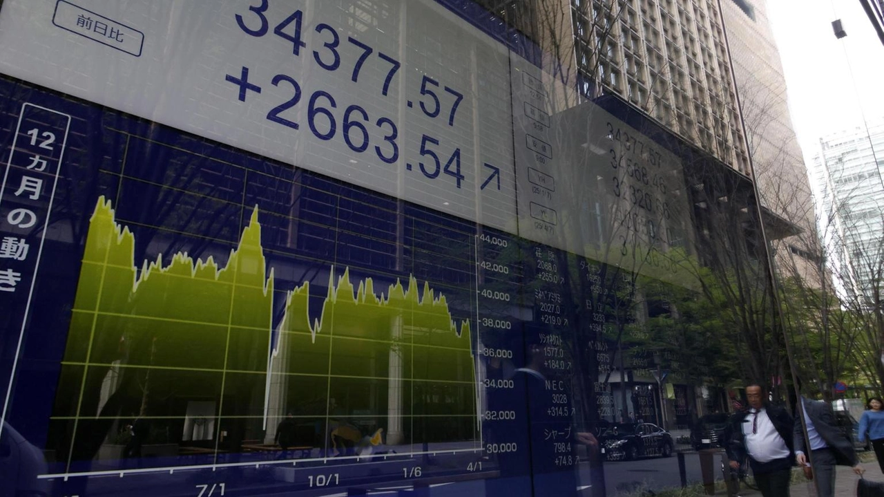 Nikkei sui massimi in 5 mesi. Focus su negoziati dazi Usa Nikkei sui massimi in 5 mesi. Focus su negoziati dazi Usa