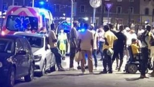 Una rissa di notte in una foto di repertorio. A Marina di Carrara un ristoratore racconta una folle serata di violenza Una rissa di notte in una foto di repertorio. A Marina di Carrara un ristoratore racconta una folle serata di violenza