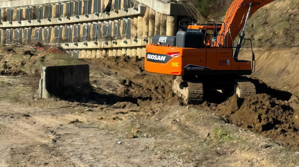 Una fase dei lavori di scavo avviata all’interno del cantiere per la realizzazione del nuovo ospedale al Felettino Una fase dei lavori di scavo avviata all’interno del cantiere per la realizzazione del nuovo ospedale al Felettino