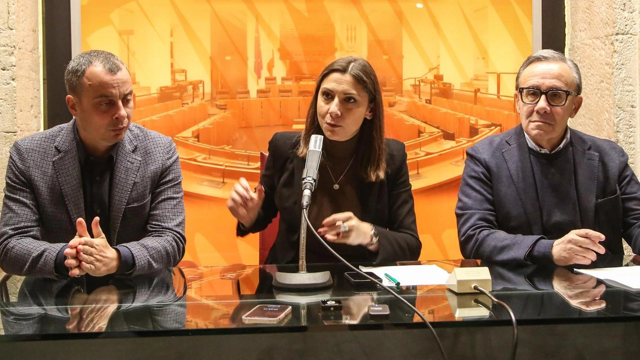 I parlamentari dem Anna Ascani e Walter Verini insieme al capogruppo del partito Democratico in Consiglio Regionale, Christian Betti I parlamentari dem Anna Ascani e Walter Verini insieme al capogruppo del partito Democratico in Consiglio Regionale, Christian Betti