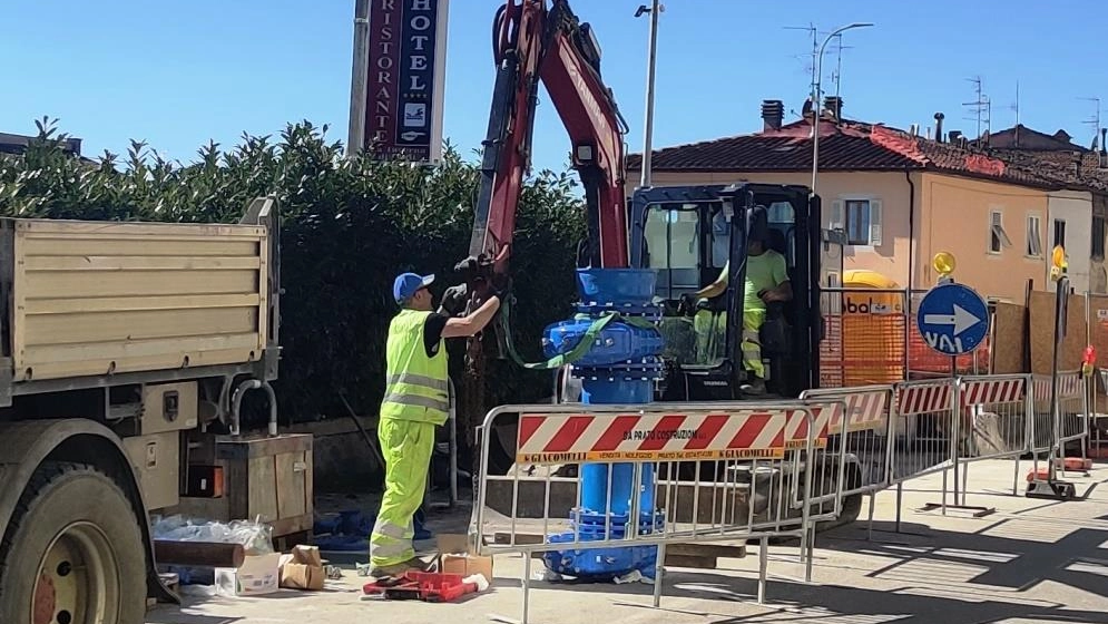 Così si presentava ieri mattina il cantiere di Publiacqua, aperto con una ordinanza del Comune di Pistoia del 28 febbraio per poter effettuare la sostituzione delle condutture della rete idrica