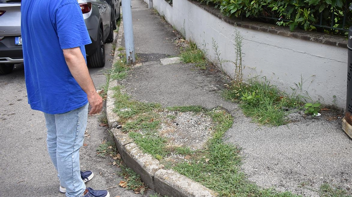 Situazione compromessa in diverse strade di Staggia Senese. Urge intervento rapido e risolutivo di manutenzione Situazione compromessa in diverse strade di Staggia Senese. Urge intervento rapido e risolutivo di manutenzione
