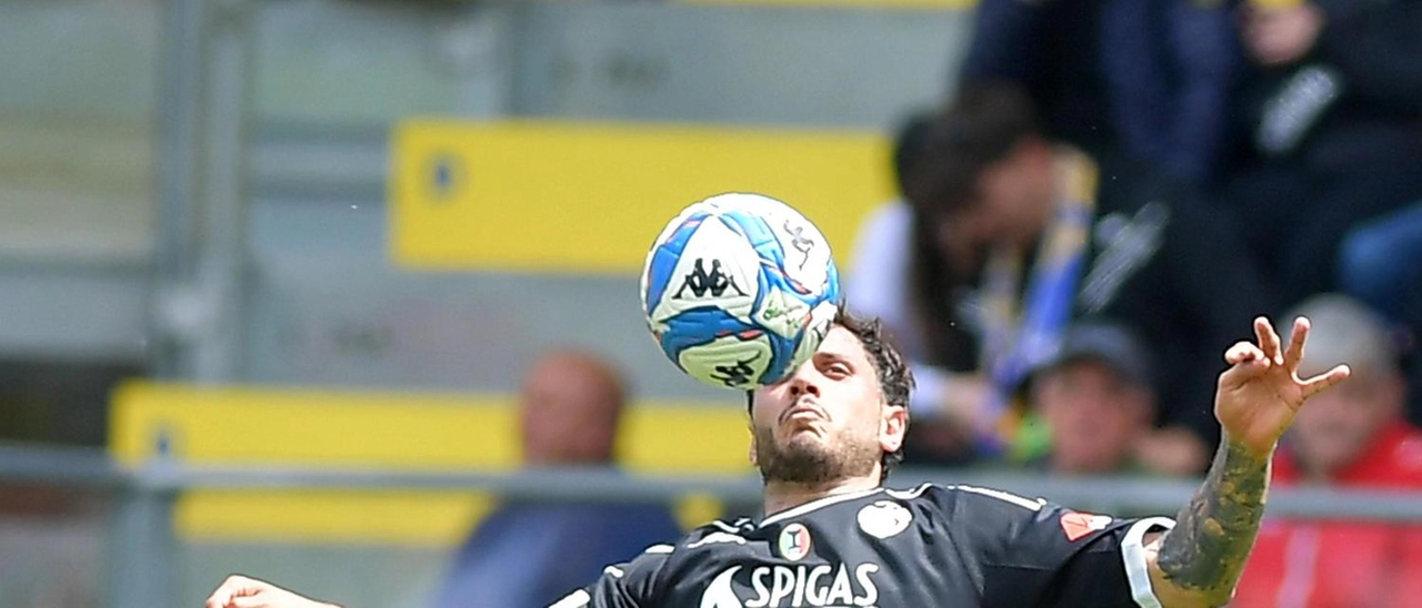 Oggi occhi puntati su Catanzaro - Cesena. I bianchi aspettano di conoscere l’avversaria. Tifosi già in fermento per le semifinali play off
