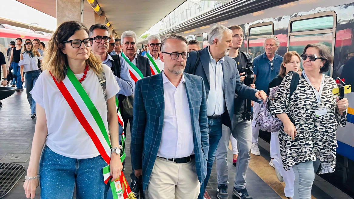 La recente manifestazione dei sindaci del Valdarno alla stazione fiorentina di Santa Maria Novella