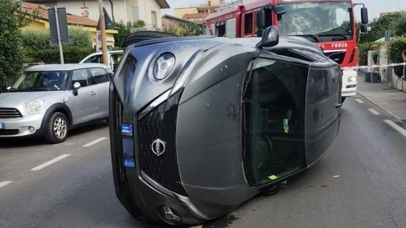 Stava guidando, ieri mattina, in via Nicola Pisano, al Campo d’Aviazione, una donna di circa 70 anni, quando,... Stava guidando, ieri mattina, in via Nicola Pisano, al Campo d’Aviazione, una donna di circa 70 anni, quando,...