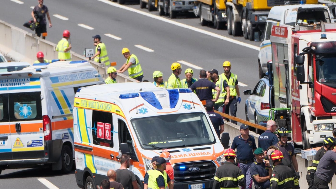 La tragedia in Autosole costata la vita a due soccorritori e un paziente in ambulanza
