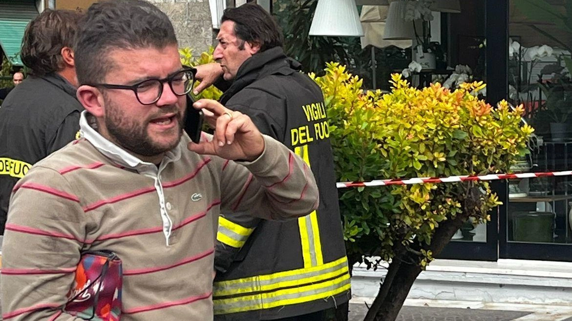 Il Comune di Massa emette ordinanza di chiusura per Asia Store a causa della vendita senza autorizzazione in una grande struttura. Multa e cessazione immediata dell'attività sono le conseguenze. Il Comune di Massa emette ordinanza di chiusura per Asia Store a causa della vendita senza autorizzazione in una grande struttura. Multa e cessazione immediata dell'attività sono le conseguenze.